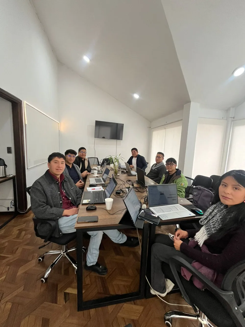 El equipo de Fidooo reunido en la oficina